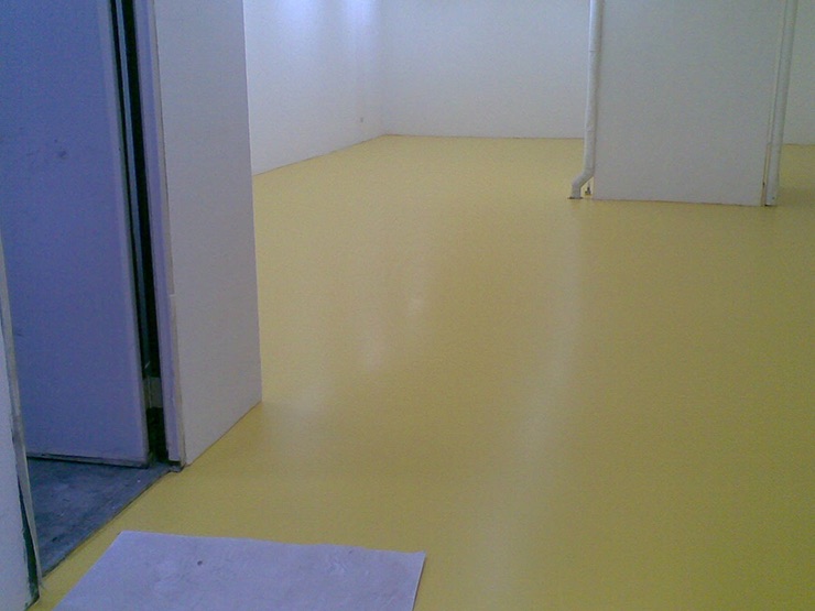 The surface of standard floor epoxy is flat and seamless, with a bright and comfortable appearance.