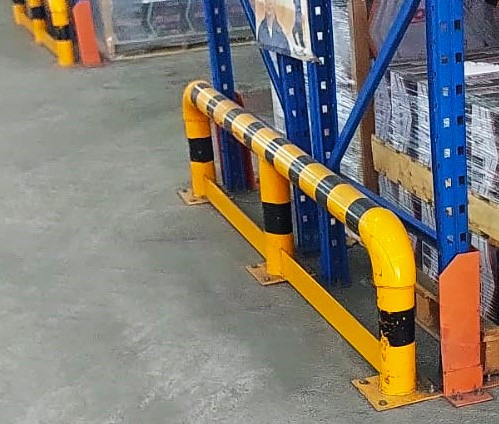 Column type Safety Barriers.
