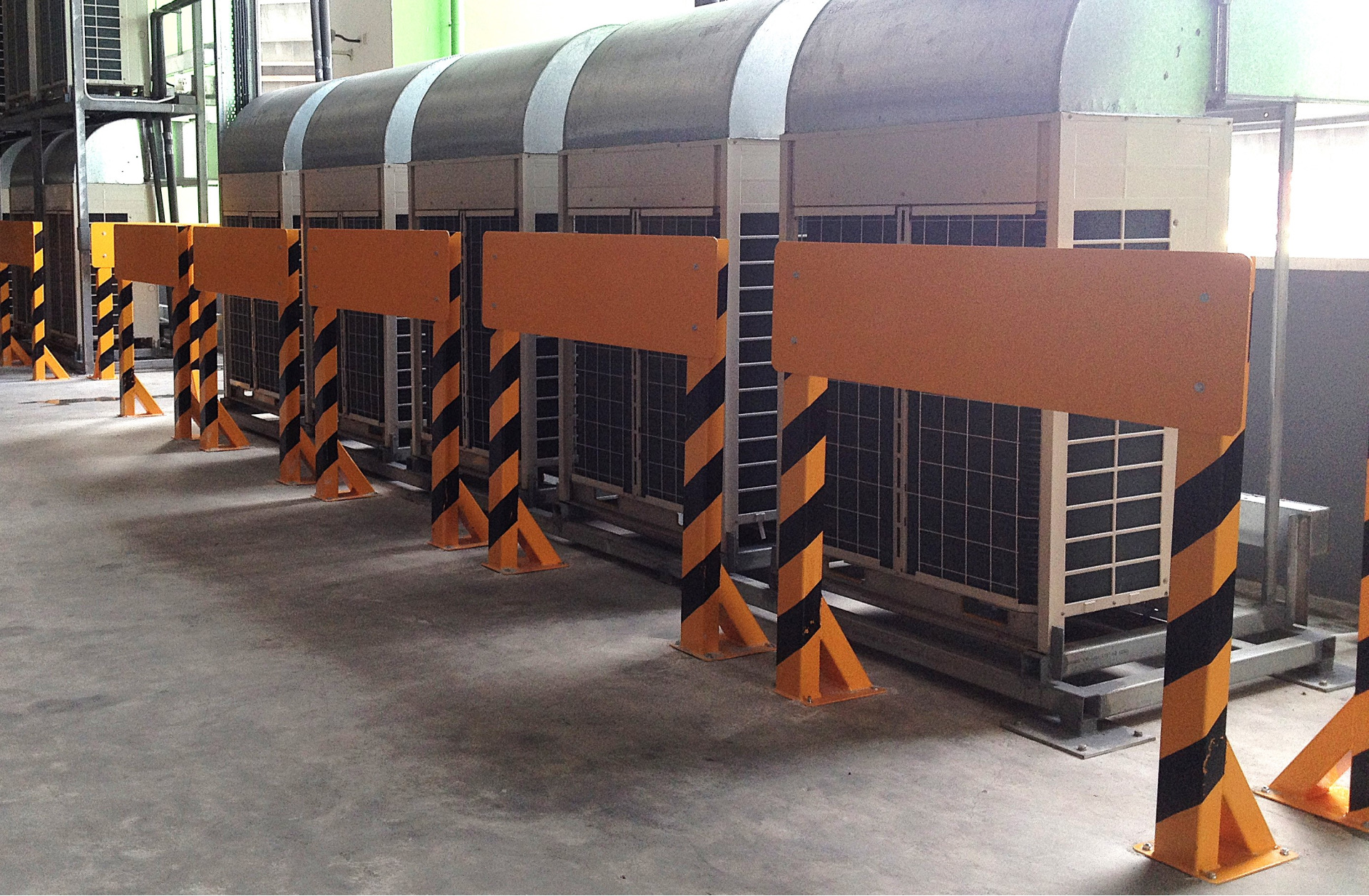 Panel type Safety Barriers are protective devices designed to safeguard facilities and personnel.